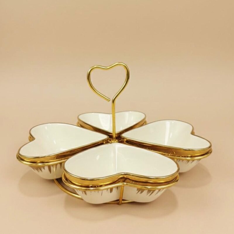 4 plates golden stand modern heart